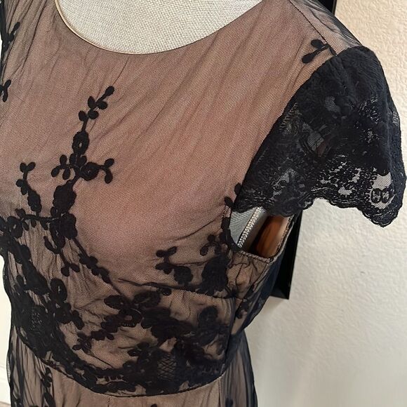 Cynthia Steffee Short Sleeve Embroidery Overlay Dress Size 8 - Picture 2 of 5